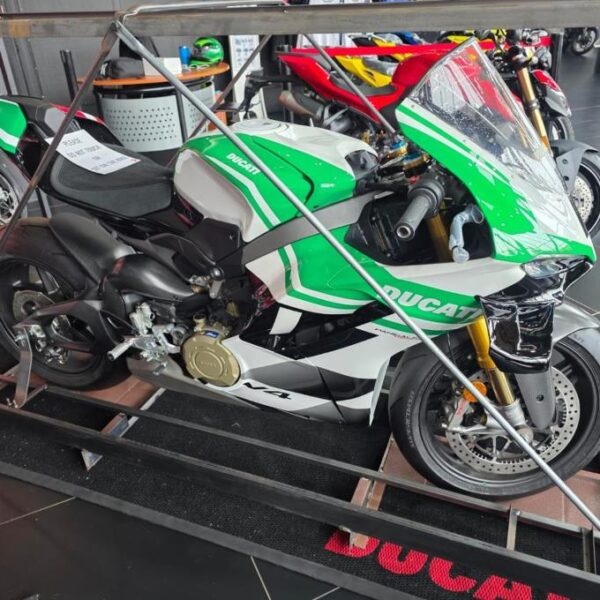 2026 Ducati Panigale Tricolore